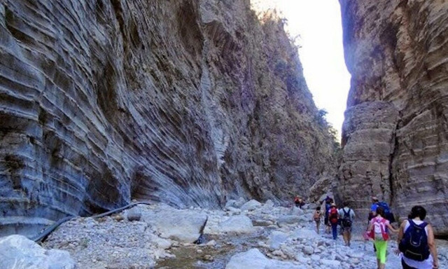 Χανιά: Διάσωση τουρίστα στο φαράγγι της Σαμαριάς - Ολονύχτια επιχείρηση