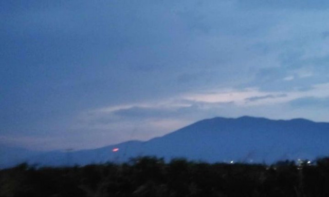 Φωτιά στο όρος Πάικο στην Πέλλα: Επιχειρούν και εναέρια μέσα