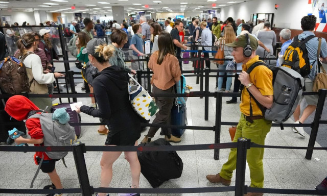 CEO Microsoft για το μπλακ άουτ: «Συνεργαζόμαστε με την CrowdStrike για να επανέλθουν τα συστήματα»