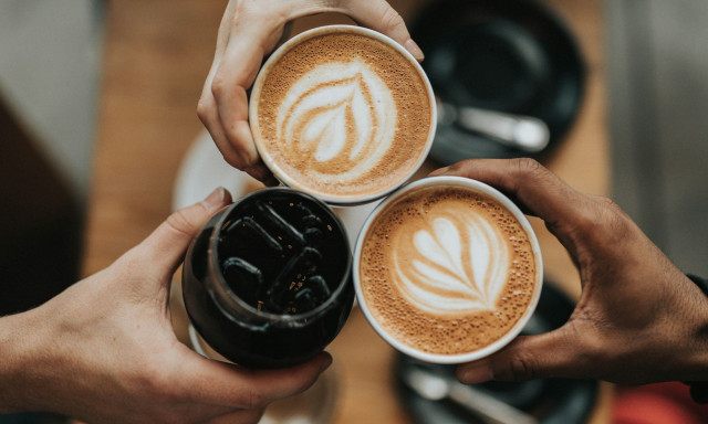 Καφές με αλάτι: Κάποτε ήταν μια φάρσα και σήμερα αποτελεί το νέο μοντέρνο ρόφημα