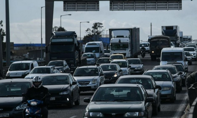 Κίνηση στους δρόμους: «Βράζει» η Λεωφόρος Κηφισού - Μεγάλο μποτιλιάρισμα στο Λιμάνι του Πειραιά