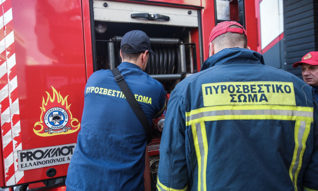 Φωτιά σε εγκαταλελειμμένο κτίριο στην Ιερά Οδό