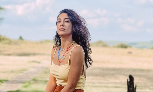 Ευγενία Σαμαρά: Απολαμβάνει τις διακοπές της στα Κουφονήσια μαζί με τον Μιχαήλ Ταμπακάκη