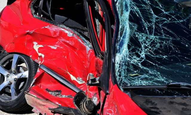 Τροχαίο ατύχημα στο Χαλάνδρι - Στο νοσοκομείο μία τραυματίας