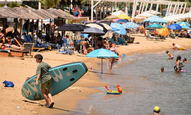 Καιρός: Παραλία, ανεμιστήρες και κλιματιστικό και σήμερα Κυριακή 21 Ιουλίου 2024