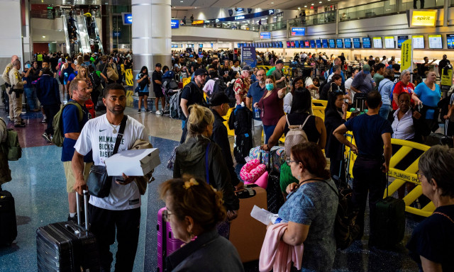 Παραμένει το χάος στα αεροδρόμια των Ηνωμένων Πολιτειών μετά το ψηφιακό «μπλακ άουτ»