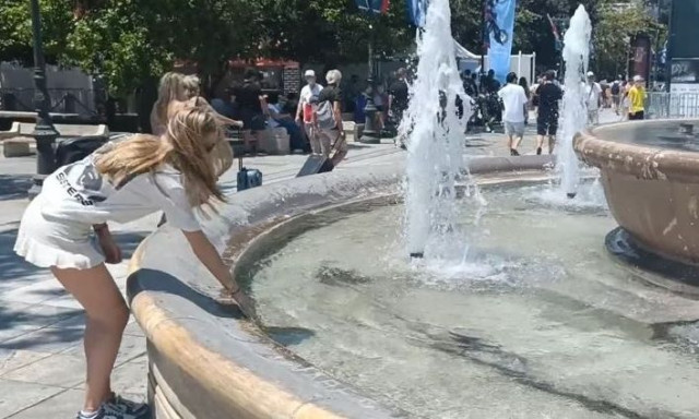 Σε κλοιό ακραίας ζέστης η χώρα - «Κλίβανος» το κέντρο της Αθήνας (vid)