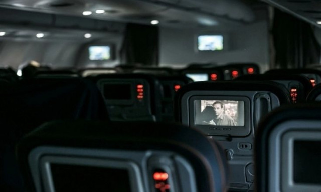 Πώς οι αεροπορικές εταιρείες επιλέγουν τις ταινίες στις πτήσεις σας