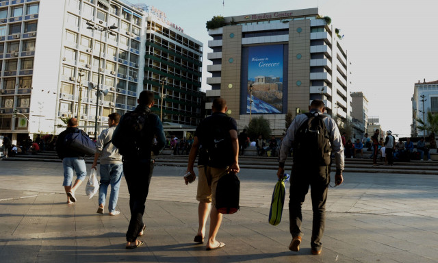 Γέμισε παράνομους μετανάστες η Αθήνα: Κρύβονται και κυκλοφορούν ανενόχλητοι, ζουν σε τρώγλες