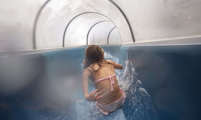 Φωτογράφιζε παιδιά σε νεροτσουλήθρες στην Αττική - Βρέθηκαν πάνω από 400 φωτογραφίες στο κινητό του