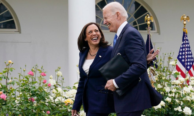 Κάμαλα Χάρις: Ποια είναι η γυναίκα που πήρε το «δαχτυλίδι» διαδοχής από τον Μπάιντεν