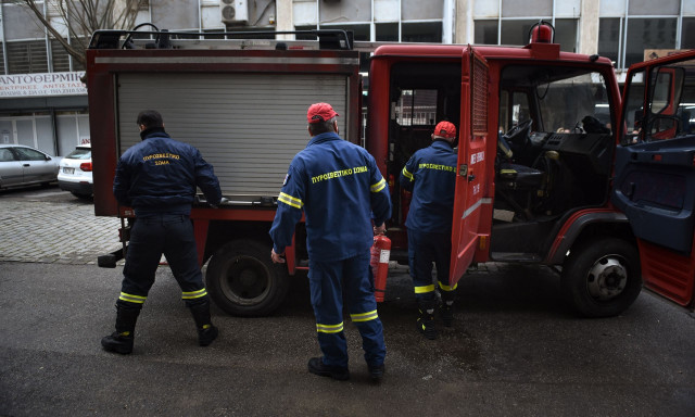 Θεσσαλονίκη: Φωτιά σε ξερά χόρτα, απέναντι από το Διαβαλκανικό Νοσοκομείο
