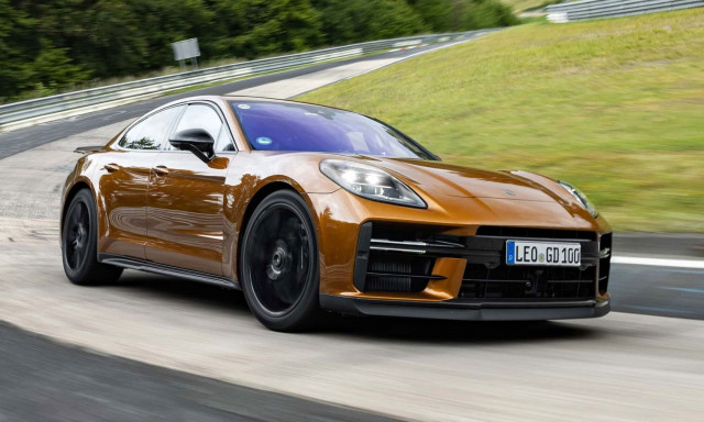Δείτε την Porsche Panamera να κατακτά το Nürburgring