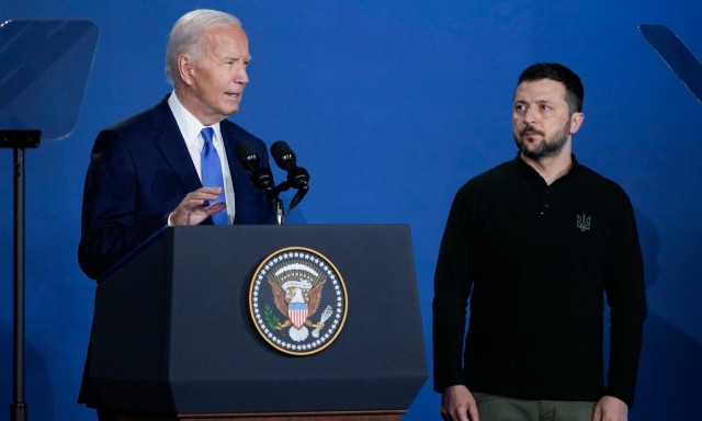 Σε «αναμμένα κάρβουνα» ο Ζελένσκι με την απόφαση Μπάιντεν