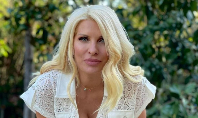 Ελένη Μενεγάκη: Νέα φωτογραφία χωρίς ίχνος μακιγιάζ - «Μεσημεράκι στο νησάκι»