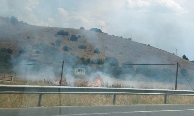 Ιωάννινα: Φωτιά κοντά στην Περιφερειακή Οδό