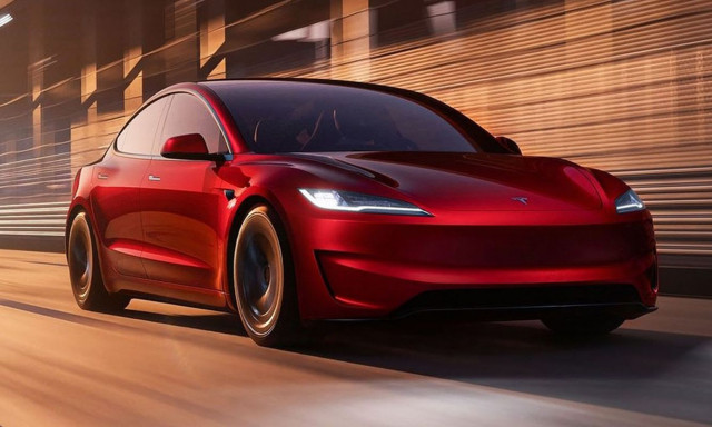 Γιατί πέφτουν οι πωλήσεις της Tesla;