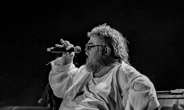 Σταμάτης Κραουνάκης: «Πιάνει ο έρωτας δουλειά» στο θέατρο Δάσους στη Θεσσαλονίκη