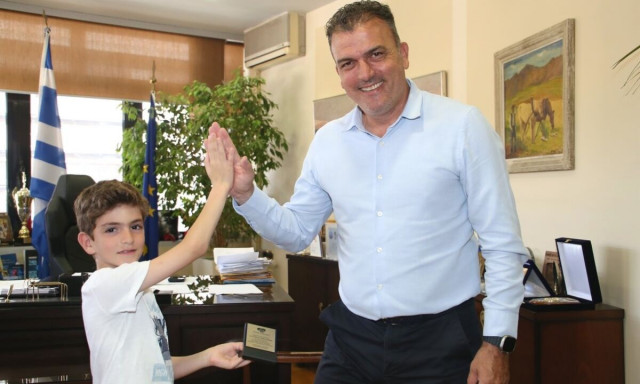 Γνωρίστε τον οκτάχρονο πρωταθλητή στο σκάκι που θα εκπροσωπήσει την Ελλάδα στο Παγκόσμιο