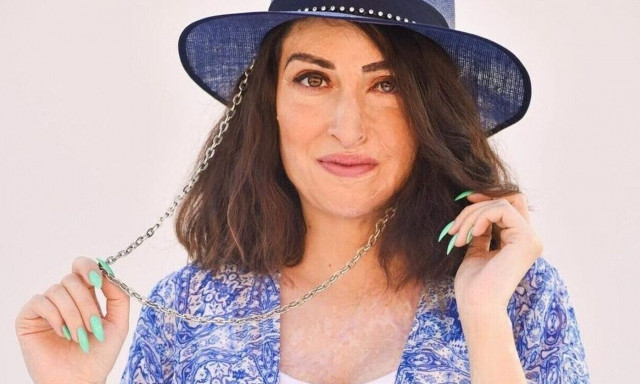 Ιωάννα Παλιοσπύρου: Απολαμβάνει τις διακοπές της στη Σαντορίνη πιο ξέγνοιαστη από ποτέ