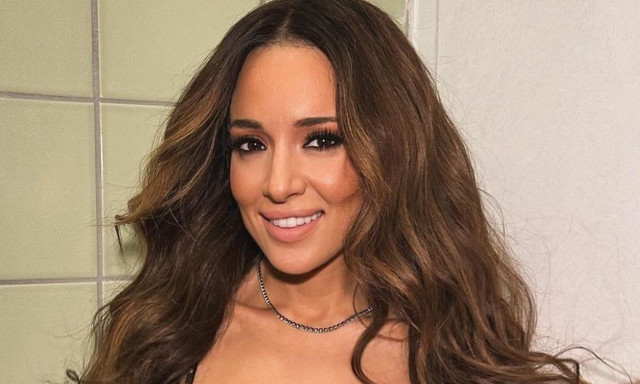 Σκέτη «λάβα» η Καλομοίρα: Η ανάρτηση με μπικίνι που ανέβασε το θερμόμετρο στο «κόκκινο»