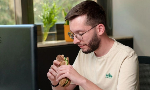 Power Lunch: Όταν το γεύμα στο γραφείο μεταμορφώνεται σε πηγή δύναμης