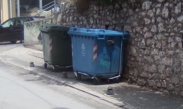 Λαμία: Πήγαν να πετάξουν το παλιό κομοδίνο και γέμισε ο τόπος σφαίρες!