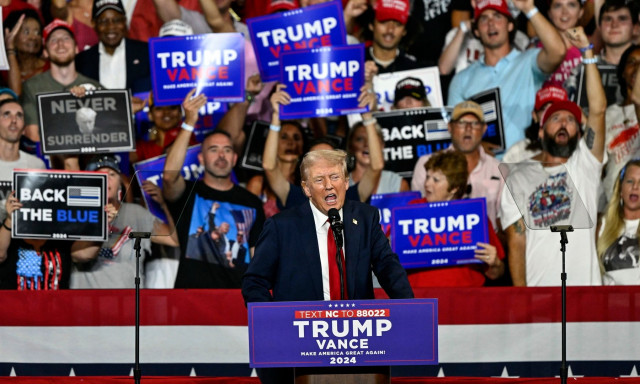 Σφοδρή επίθεση Τραμπ σε Χάρις: Η αντιπρόεδρος των ΗΠΑ είναι «τρελή της ριζοσπαστικής αριστεράς»