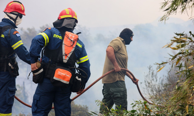 Φωτιά στα Χανιά: Καίει στην περιοχή Μεσαύλια του Δήμου Πλατανιά – Ήχησε το «112» για εκκένωση