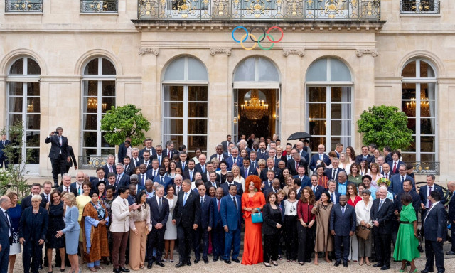 Γαλλία: Η οικογενειακή φωτογραφία στο Ελιζέ λίγο λεπτά πριν από την έναρξη των Ολυμπιακών Αγώνων