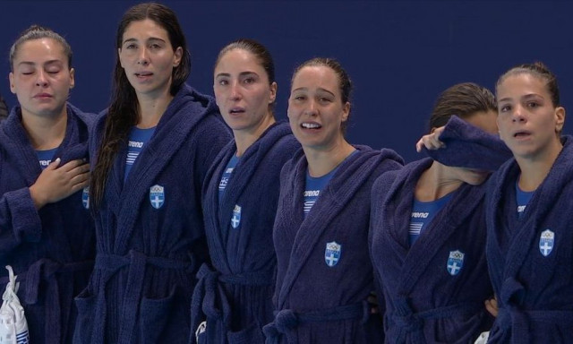 Ολυμπιακοί Αγώνες 2024: Συγκλονιστική στιγμή – Έκλαψαν τα κορίτσια του πόλο στον Εθνικό Ύμνο