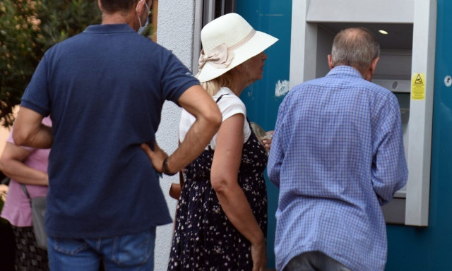 Για χρέος 0,02 λεπτών τράπεζα της ζητά τώρα περίπου 70 ευρώ