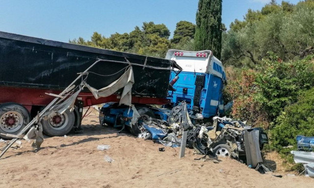 Τροχαίο στην Κυπαρισσία: Αναμένονται οι τοξικολογικές του οδηγού της νταλίκας