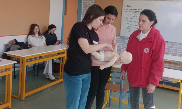 EEΣ: Διοργάνωσε σεμινάρια Πρώτων Βοηθειών για μαθητές της Ερασμείου Ελληνογερμανικής Σχολής