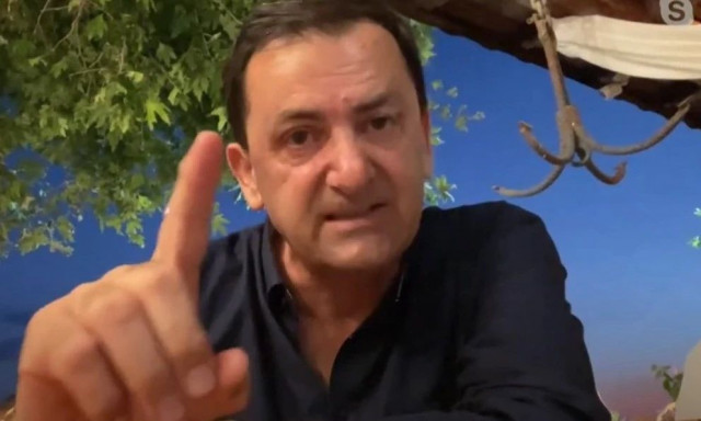 Μύδροι της «Ομόνοιας» κατά Τάβου: «Παραιτήσου όσο είναι καιρός – Η γλώσσα μας είναι ελληνική»