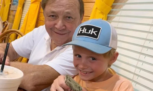 Ήρωας 10χρονών έπιασε το τιμόνι και έσωσε τον παππού του όταν αυτός έχασε τις αισθήσεις του