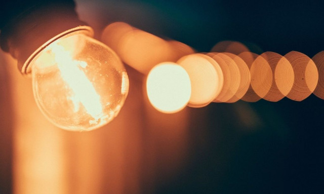 «Στην πρίζα» για τα τιμολόγια ρεύματος: «Εκπλήξεις» με τις επιδοτήσεις