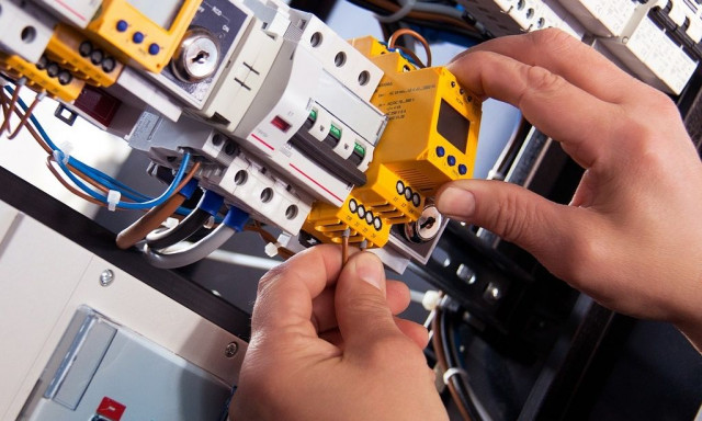 Ρεύμα: «Κλείδωσε» στα €10 ανά MWh η ειδική εισφορά για ηλεκτροπαραγωγούς φυσικού αερίου