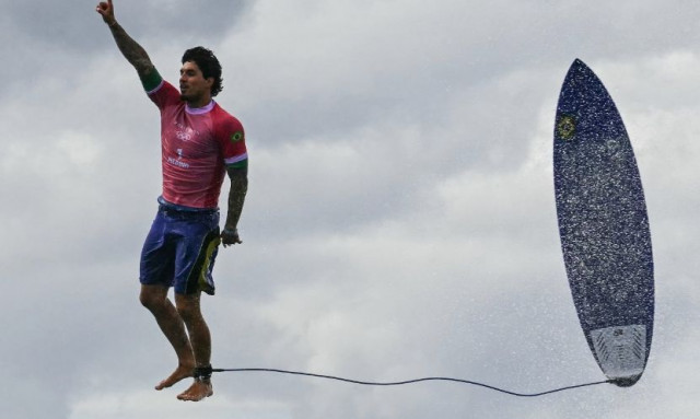 Ολυμπιακοί Αγώνες 2024: Ο σέρφερ που αψήφησε τη βαρύτητα και έγινε viral