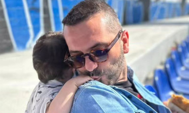 Λεωνίδας Κουτσόπουλος: Η τρυφερή ανάρτηση με τον γιο του στην παραλία