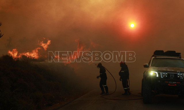 Ανεξέλεγκτο το πύρινο μέτωπο στην Εύβοια - Νέες εκκενώσεις οικισμών - Κρίσιμες οι επόμενες ώρες