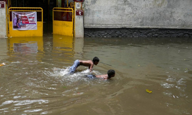 Θρήνος στην Ινδία: Πάνω από 41 νεκροί, δεκάδες τραυματίες και πολλοί εγκλωβισμένοι από κατολισθησεις