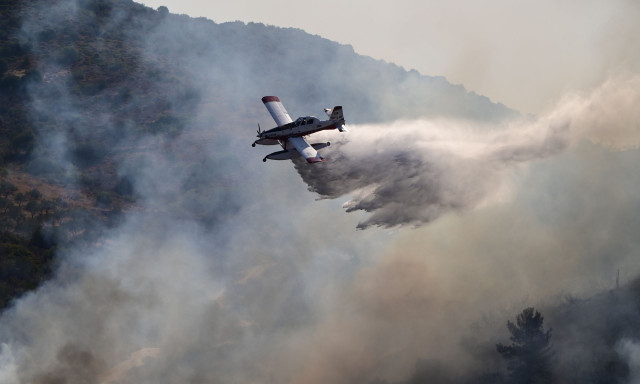 Φωτιές σε Εύβοια και Ηλεία: «Μάχη» της πυροσβεστικής στα δύο δύσκολα μέτωπα