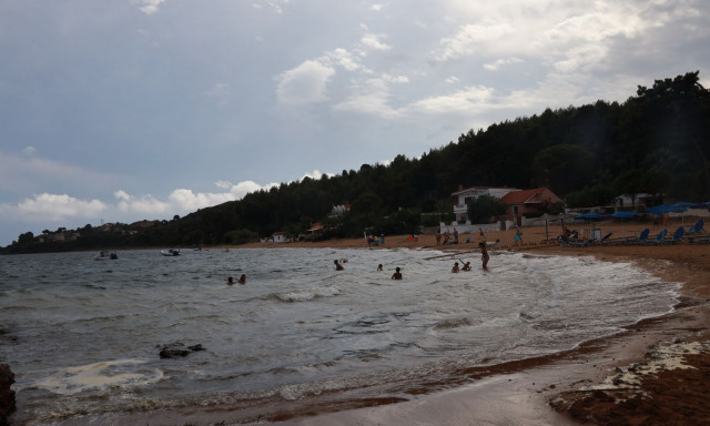 Καιρός: Διχασμένοι οι μετεωρολόγοι για τον Αύγουστο – Προβλέπουν υψηλές θερμοκρασίες και… καταιγίδες