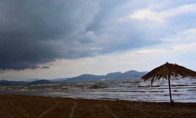 Καιρός - «Σκαμπανεβάσματα» με ζέστη και βροχές μέχρι του Σωτήρος