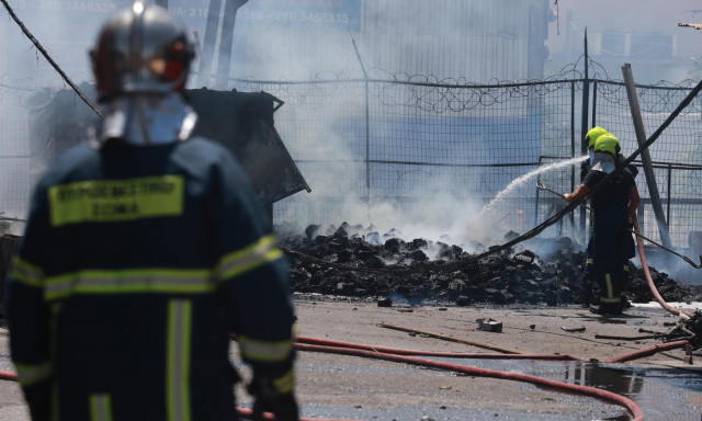 Υπό έλεγχο η πυρκαγιά στο Αιγάλεω - Αποκαταστάθηκε η κυκλοφορία των οχημάτων