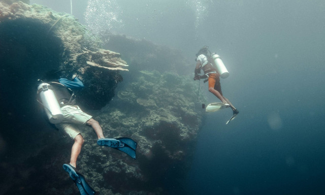 Ερευνητές εντόπισαν στα βάθη του ωκεανού πηγή «σκοτεινού οξυγόνου» και ηλεκτρισμού