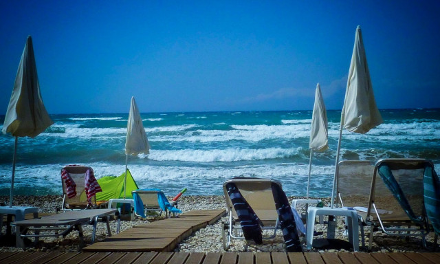 Καιρός: Με πολλά μποφόρ θα ταξιδέψουν οι αδειούχοι την Τετάρτη – Μέχρι 37 βαθμούς η θερμοκρασία