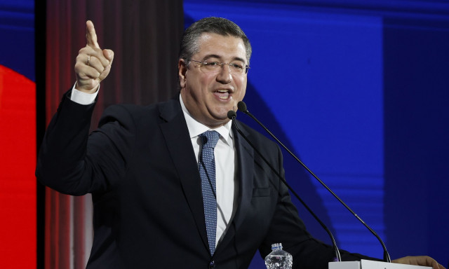 Απάντηση κυβέρνησης σε Δούκα: O Τζιτζικώστας θα παραιτηθεί από περιφερειάρχης