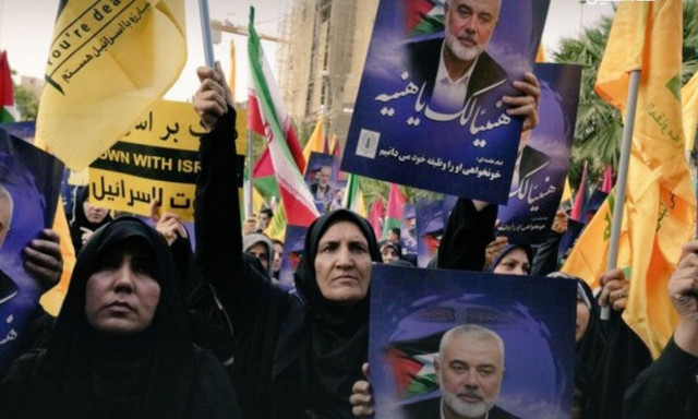 Iσμαήλ Χανίγια: «Θάνατος στο Ισραήλ» φωνάζει το πλήθος στην κηδεία του στην Τεχεράνη